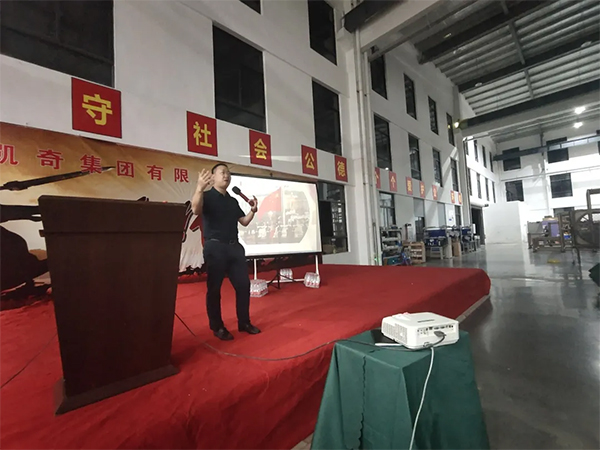 《感恩、自律、成長(zhǎng)》的專(zhuān)題培訓(xùn)